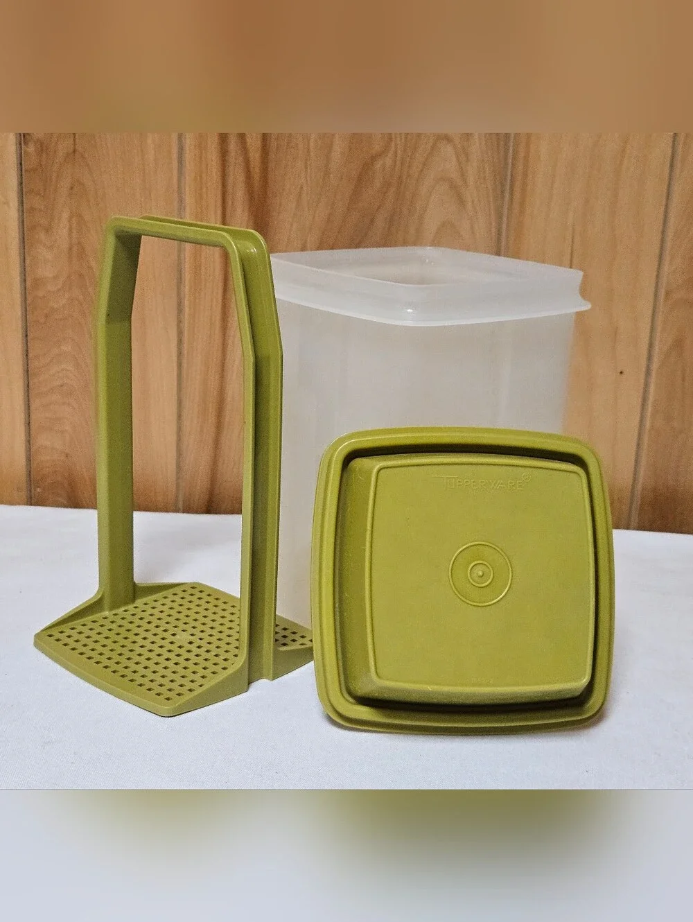 Tupperware Vintage Pickle Olive Keeper #1560-3 Pick-A-Deli Avocado Green 70's
